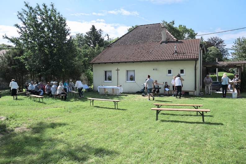 Geburtstagsmesse im Pfarrgarten-01.jpg